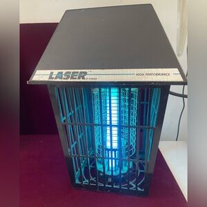 Vtg LASER by stinger Bug Zapper. Good working condition. Ready to go to work.